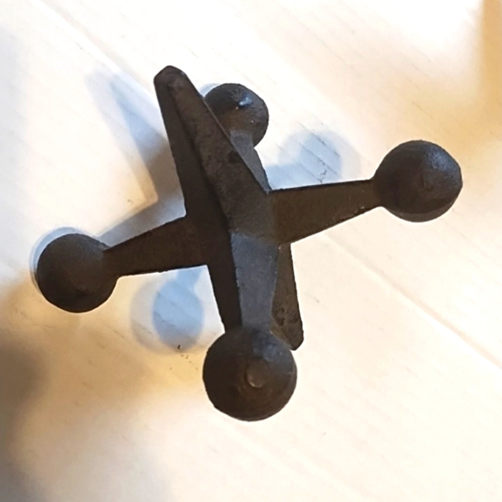 Large Cast Iron Jacks (Set of 2) - Picture 4 of 5